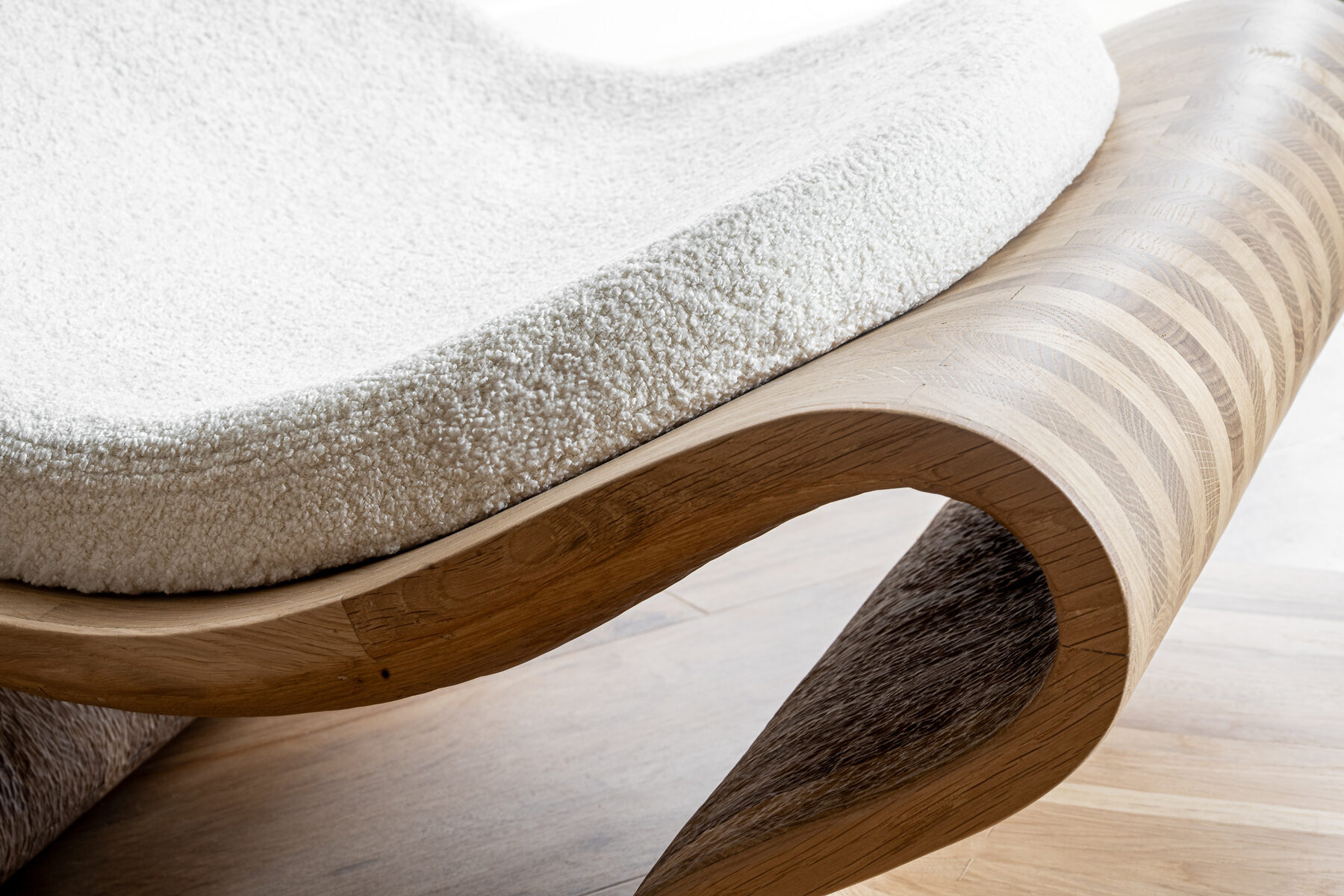 Lignes épurées du fauteuil Onde
